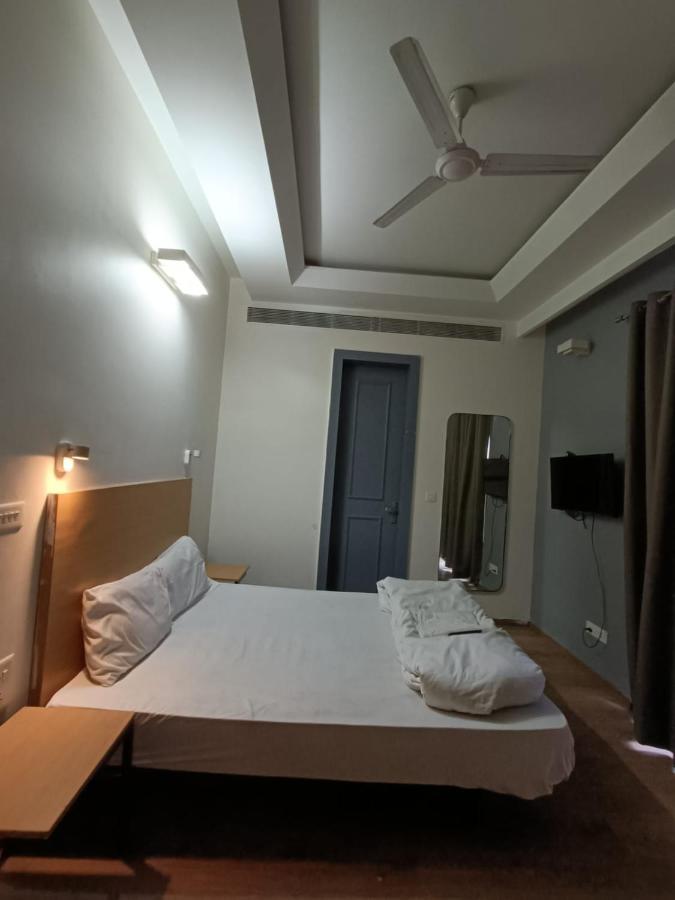 Fabhotel Sky Land Delhi Kültér fotó