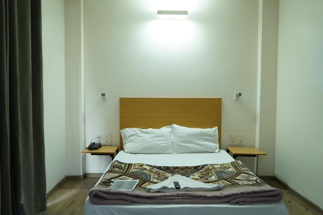 Fabhotel Sky Land Delhi Kültér fotó