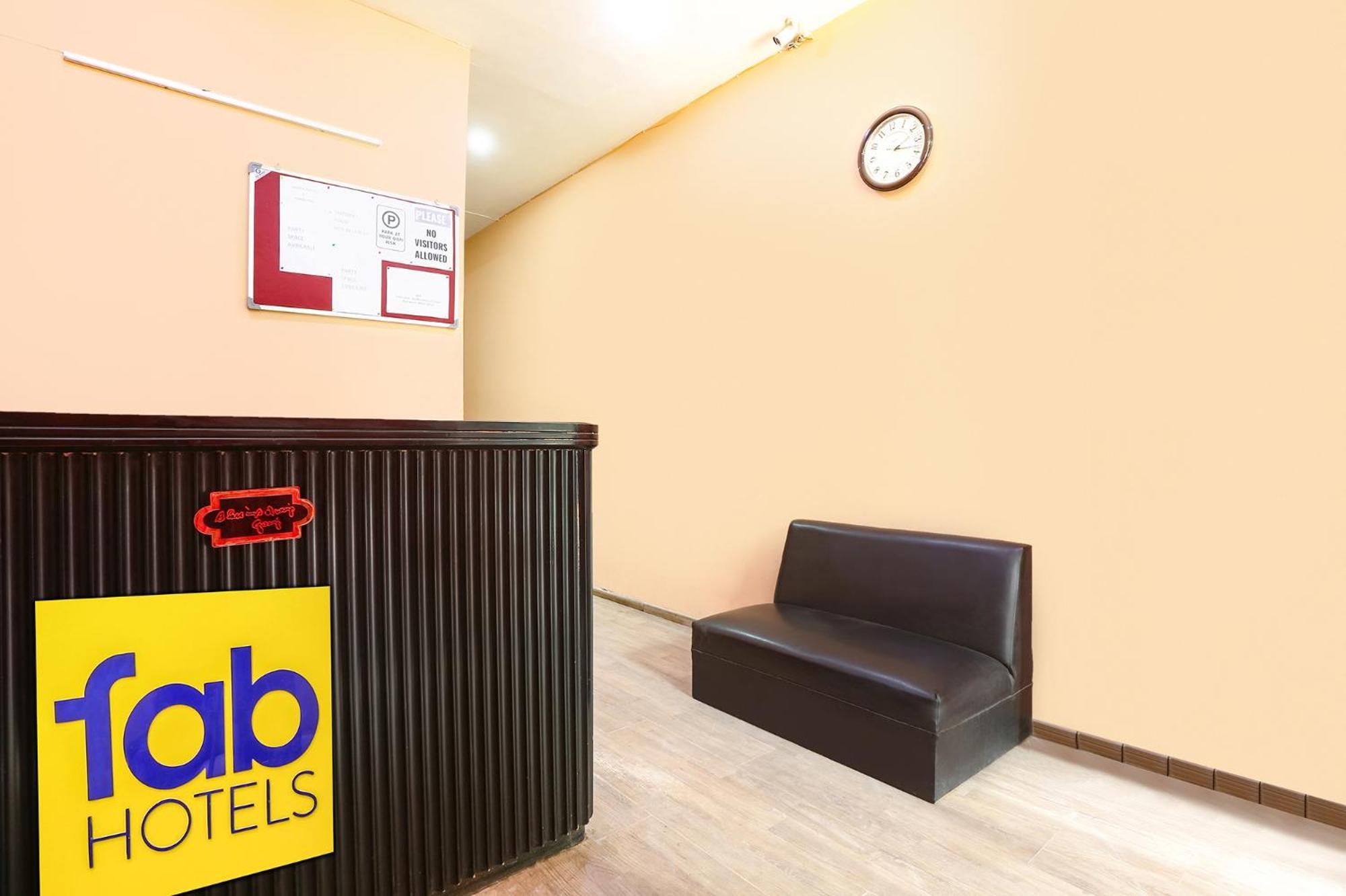 Fabhotel Sky Land Delhi Kültér fotó